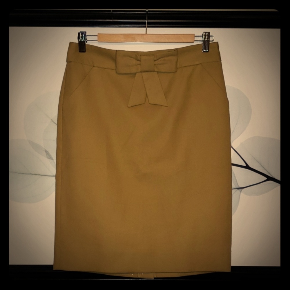J. Crew pencil skirt with bow and pockets! 😍